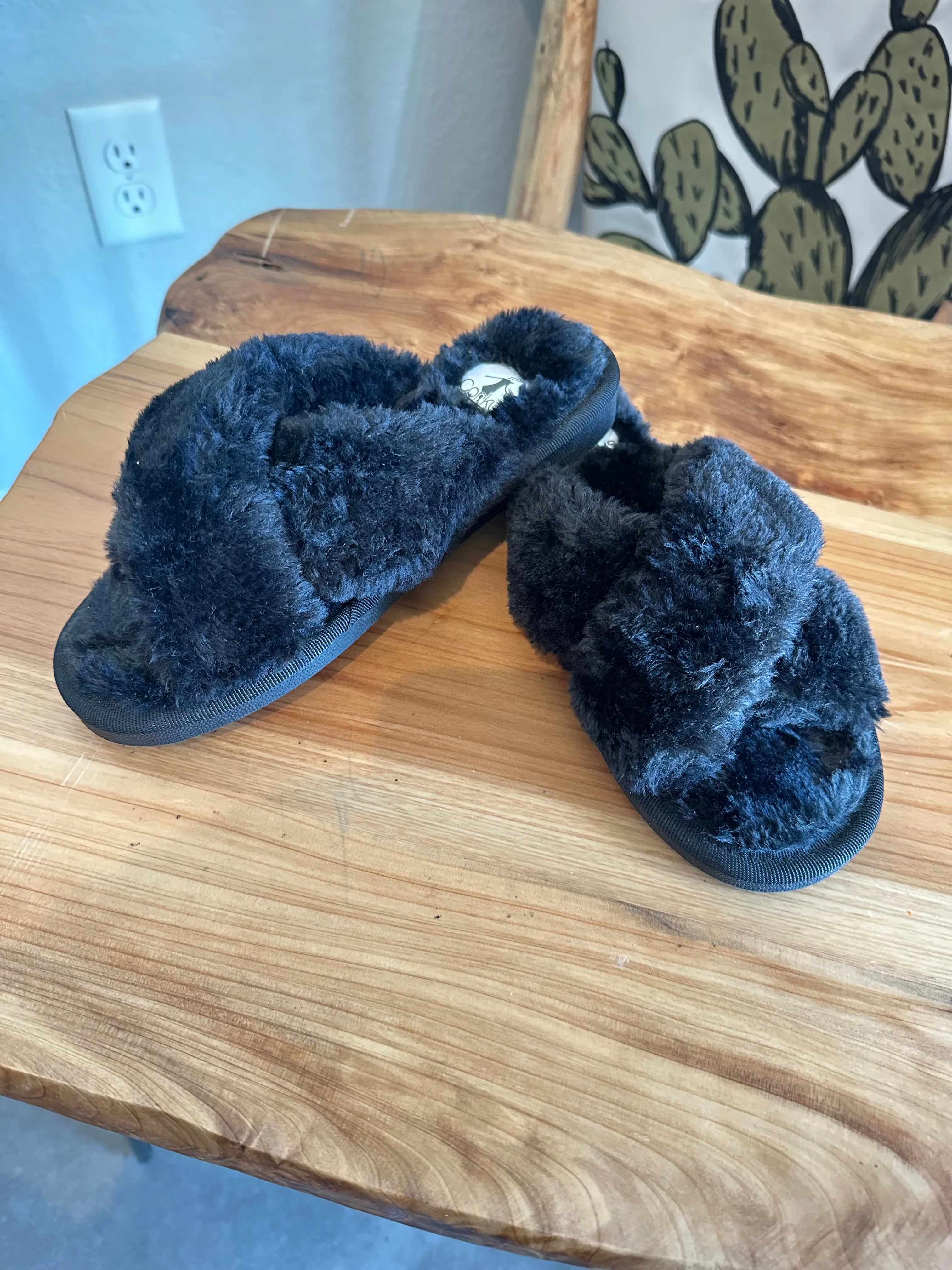 Fuzzy Crossover Slippers {Multiple Colors}