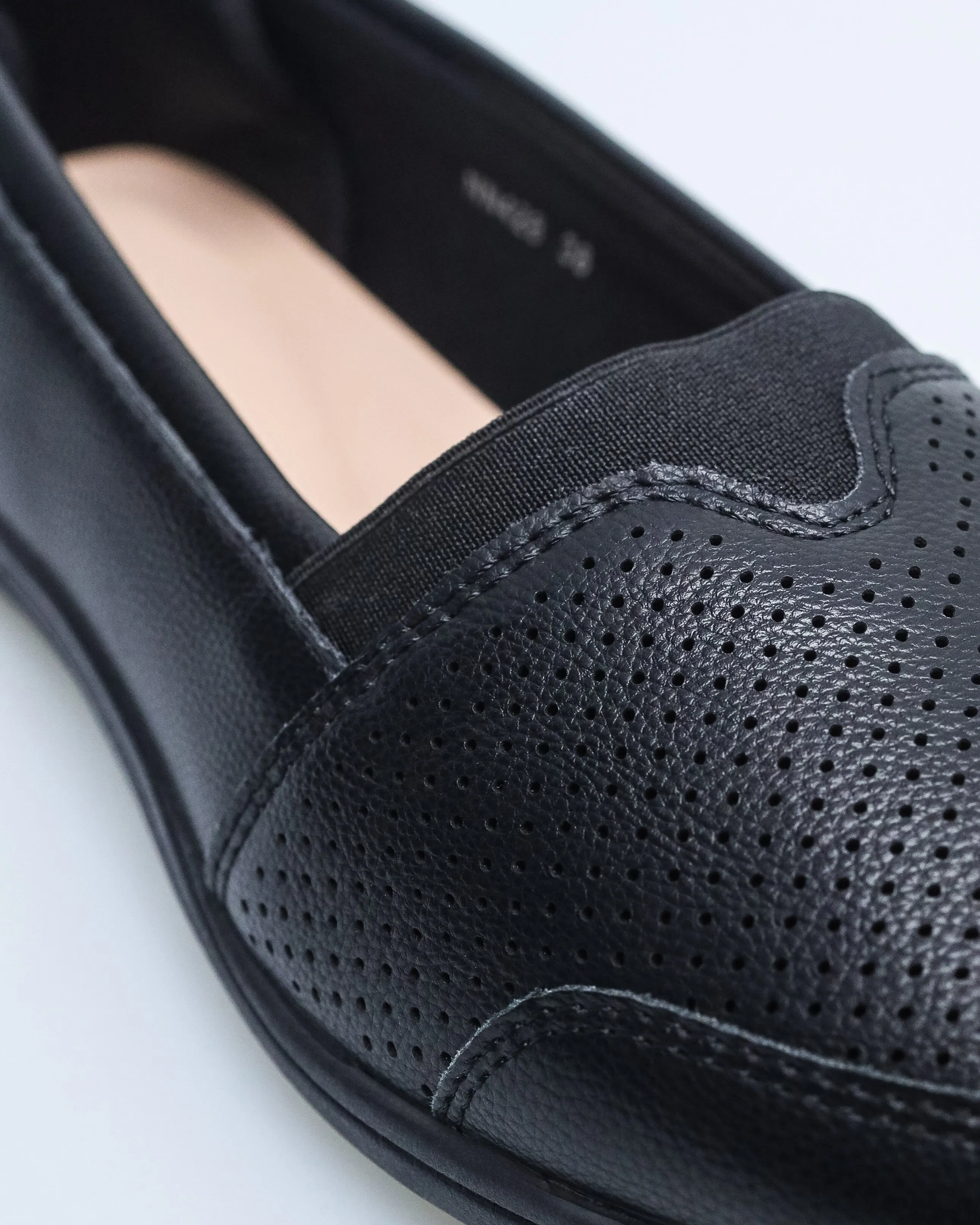 Tomaz NN428 Ladies Classic Perforated Flats